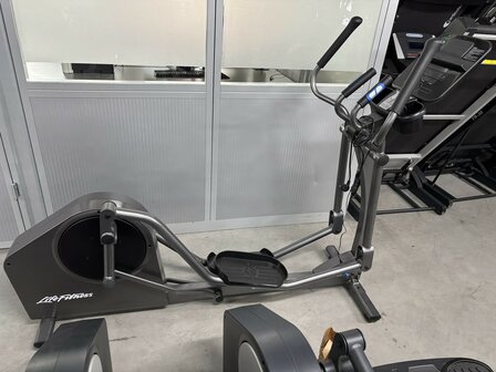 Life Fitness crosstrainer E1 met Track Connect 2.0 Console