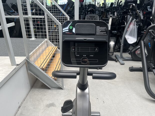 Life-Fitness RS3 Track Connect Ligfiets