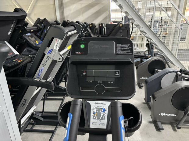 Life Fitness crosstrainer E1 met Track Connect 2.0 Console