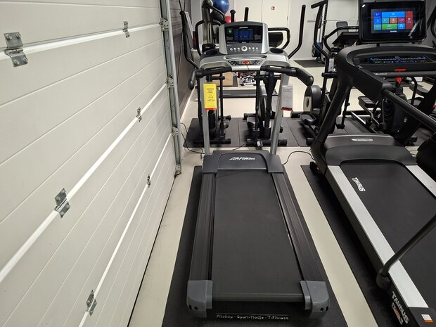 Life Fitness loopband F3 met Go-console